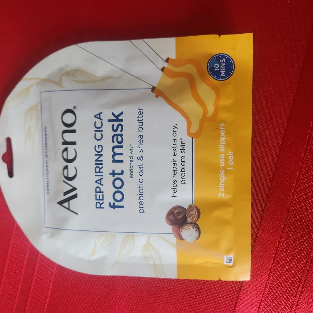 Aveeno Repairing CICA Foot Mask